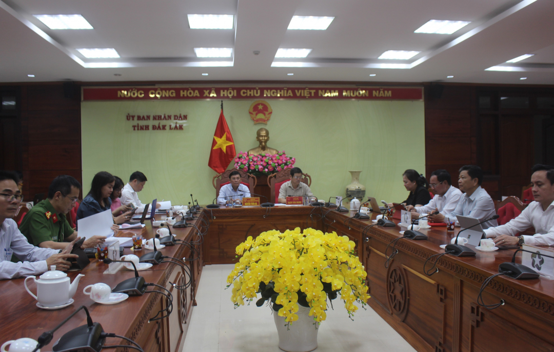 Đại biểu tham dự tại điểm cầu Đắk Lắk.