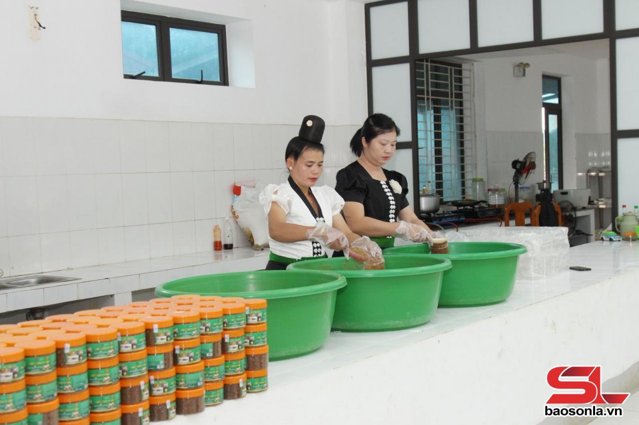 Preserving and promoting cultural values in OCOP products
