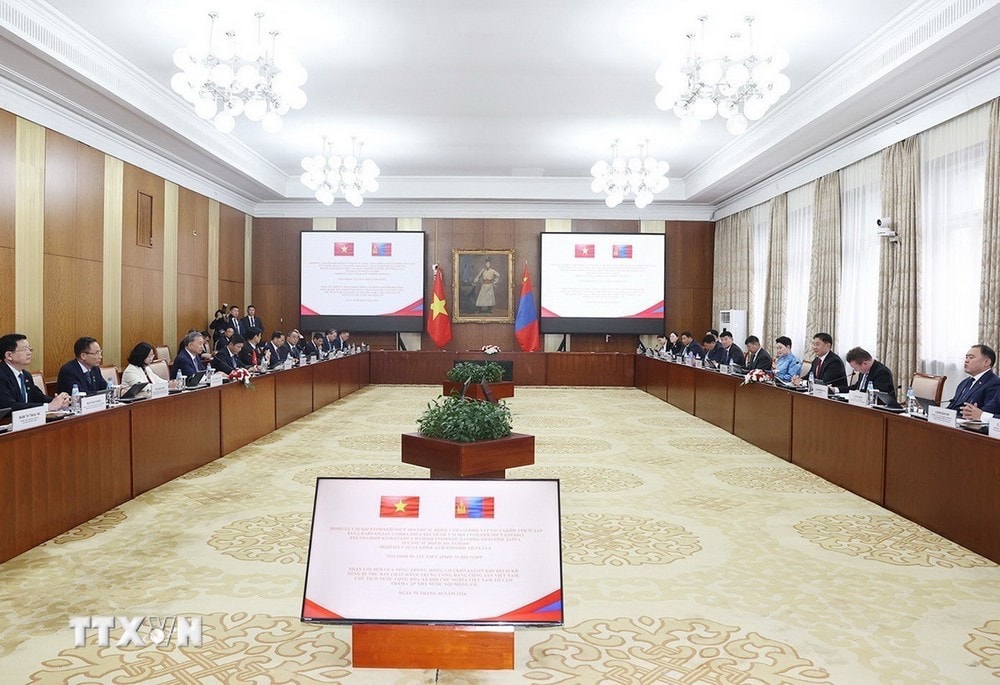 Le secrétaire général et président To Lam s'est entretenu avec le président mongol Ukhnaagiin Khurelsukh. (Photo : Tri Dung/VNA)