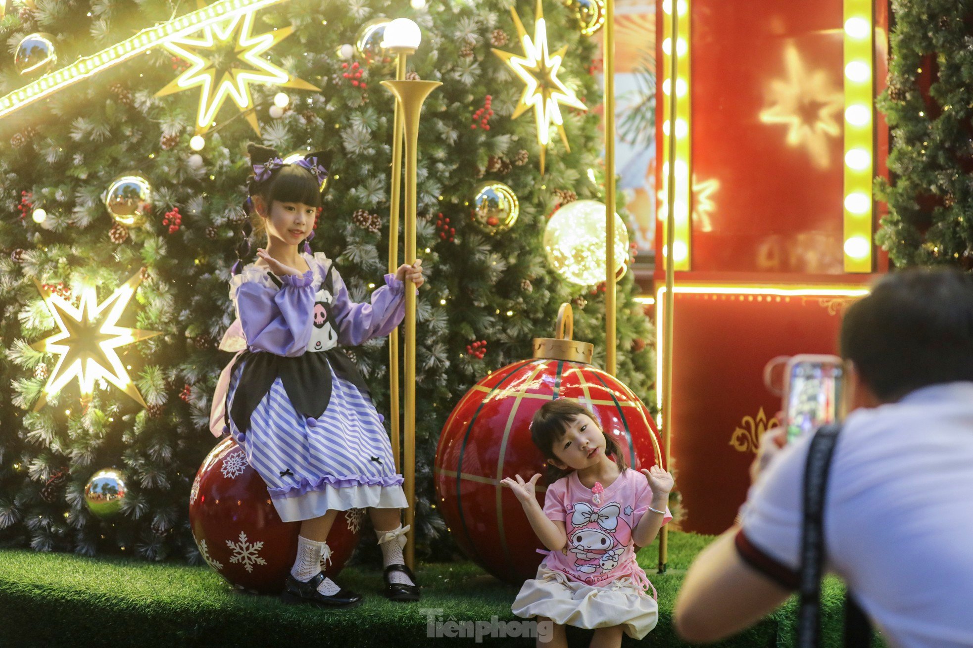 Christmas atmosphere comes early, young people in Ho Chi Minh City are fascinated with checking in photo 11