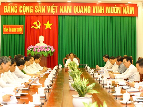 Comrade Nguyen Duc Thanh, Provincial Party Secretary, worked with the Standing Committee of Ninh Son District Party Committee.