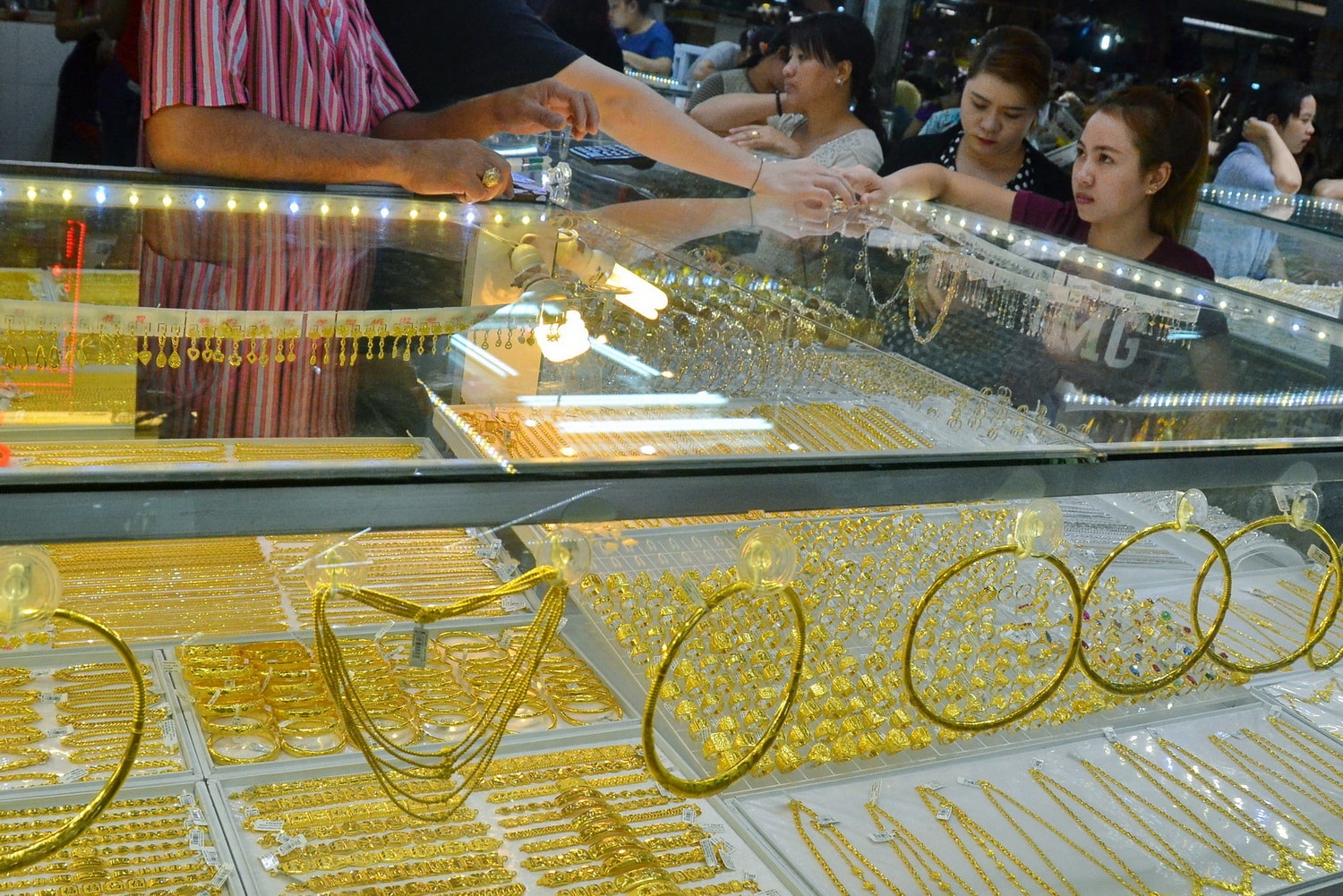 Gold price today December 20, 2024: Gold price lost nearly 50 USD after Fed cut interest rates
