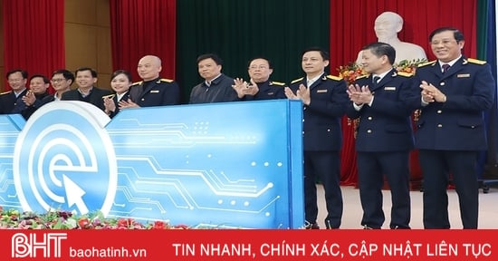 Khách hàng ở Lộc Hà trúng giải nhất “Hóa đơn may mắn” quý IV/2023