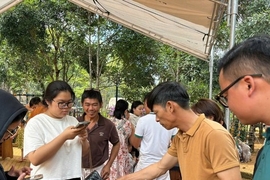 Tourists enjoy free unique dishes in Mang Den