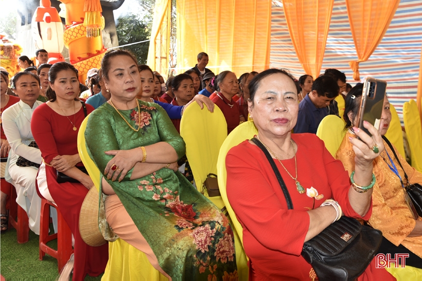 Cérémonie d'ouverture du festival du temple de Ca - Palais Quan Hoang Muoi