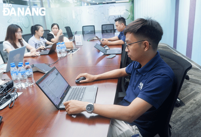Employees at the Synopsys Vietnam Co., Ltd. Branch in Da Nang (Hai Chau District) are working. Photo: M.Q