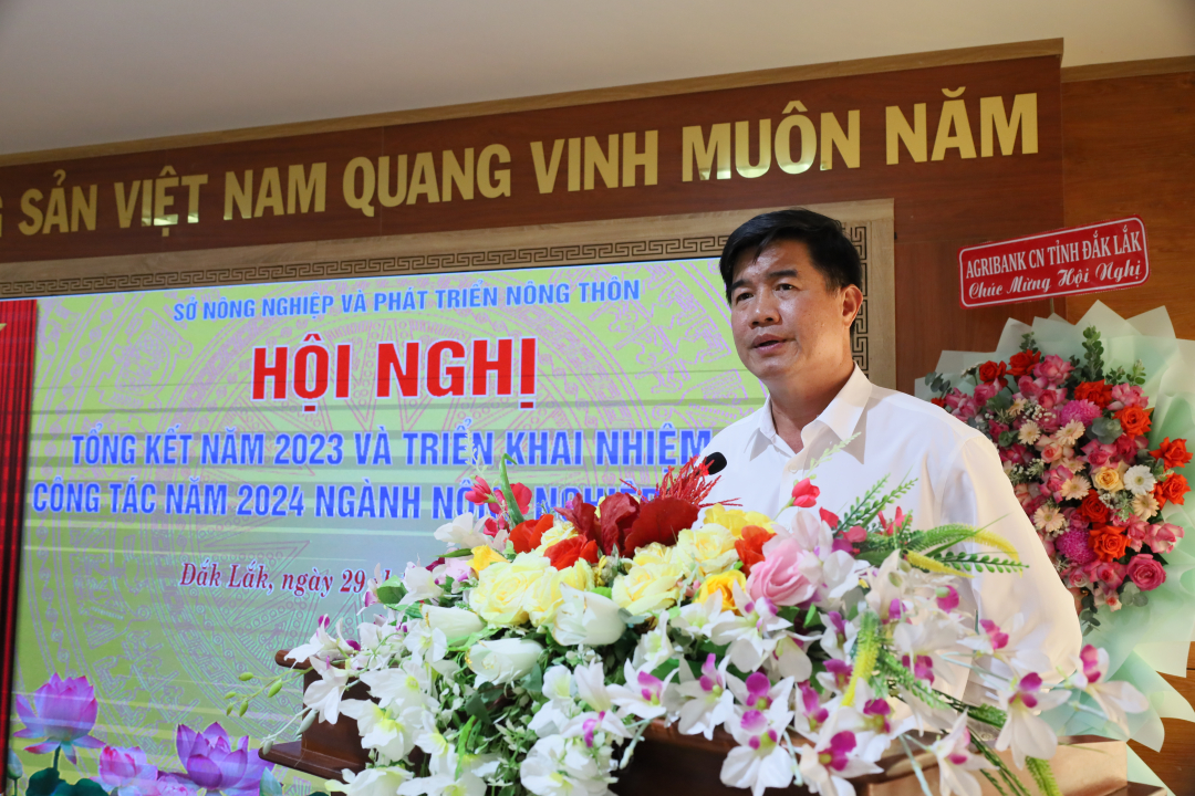 Vice Chairman of Provincial People's Committee Nguyen Thien Van