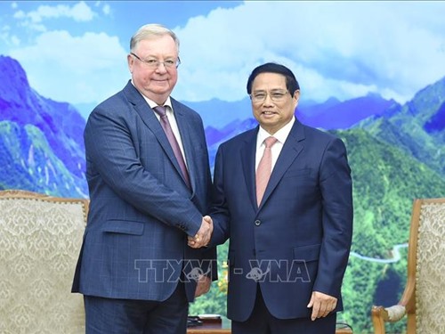 El primer ministro Pham Minh Chinh recibe al presidente de la Asociación de Abogados de la Federación de Rusia