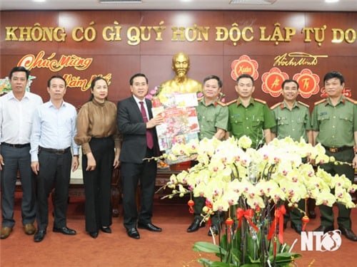 Comrade Pham Van Hau, Standing Deputy Secretary of the Provincial Party Committee, Chairman of the Provincial People's Council visited and wished a Happy Lunar New Year 2025