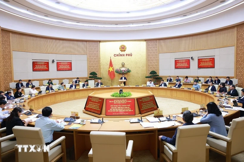 決議第18-NQ/TW号の実施状況を周知・総括するための政府会議。（写真：ドゥオンザン/VNA）