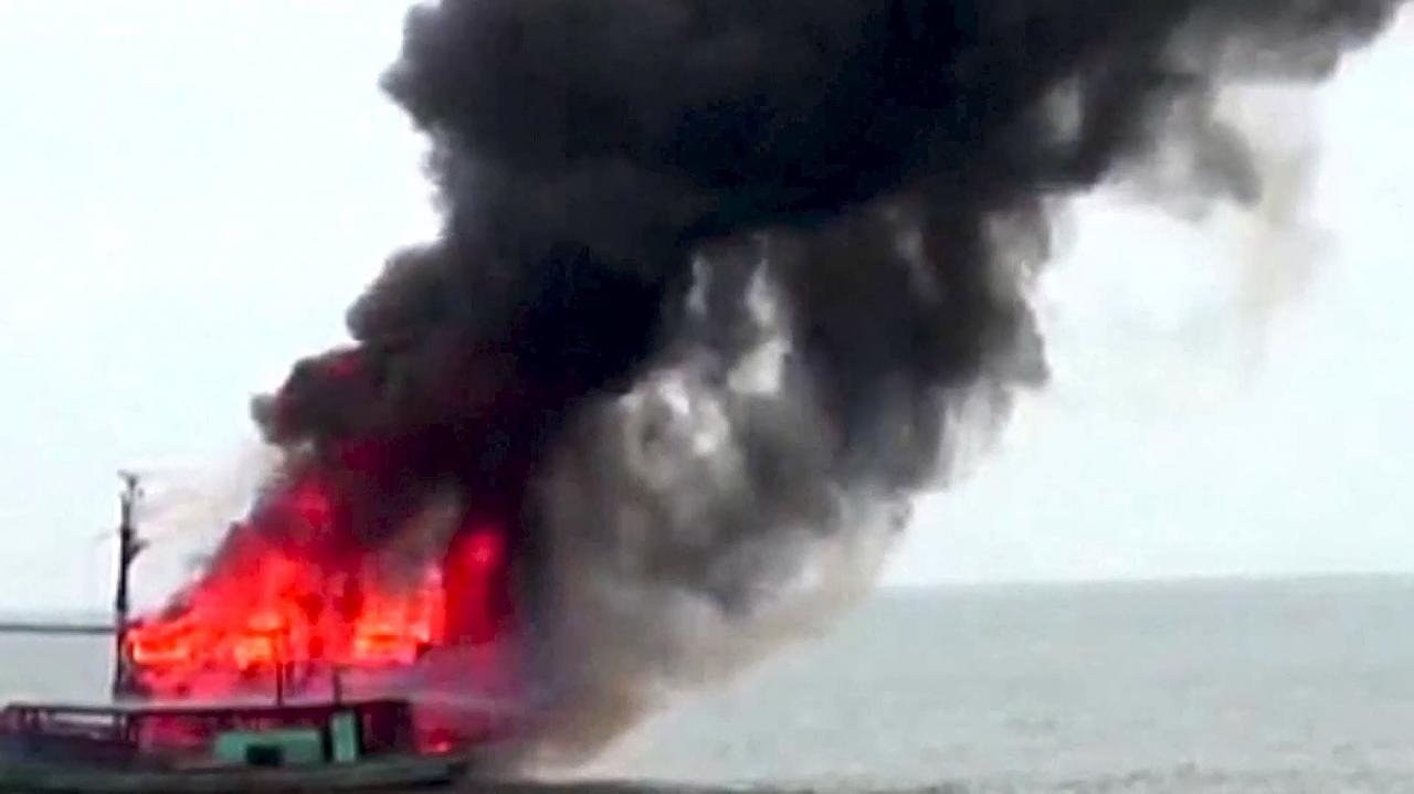 Buque pesquero con bandera extranjera destruido por piratas de dos países - anh-nl-2-.jpg