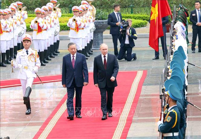 Präsident To Lam leitete die offizielle Begrüßungszeremonie für den Präsidenten der Russischen Föderation, Wladimir Putin.