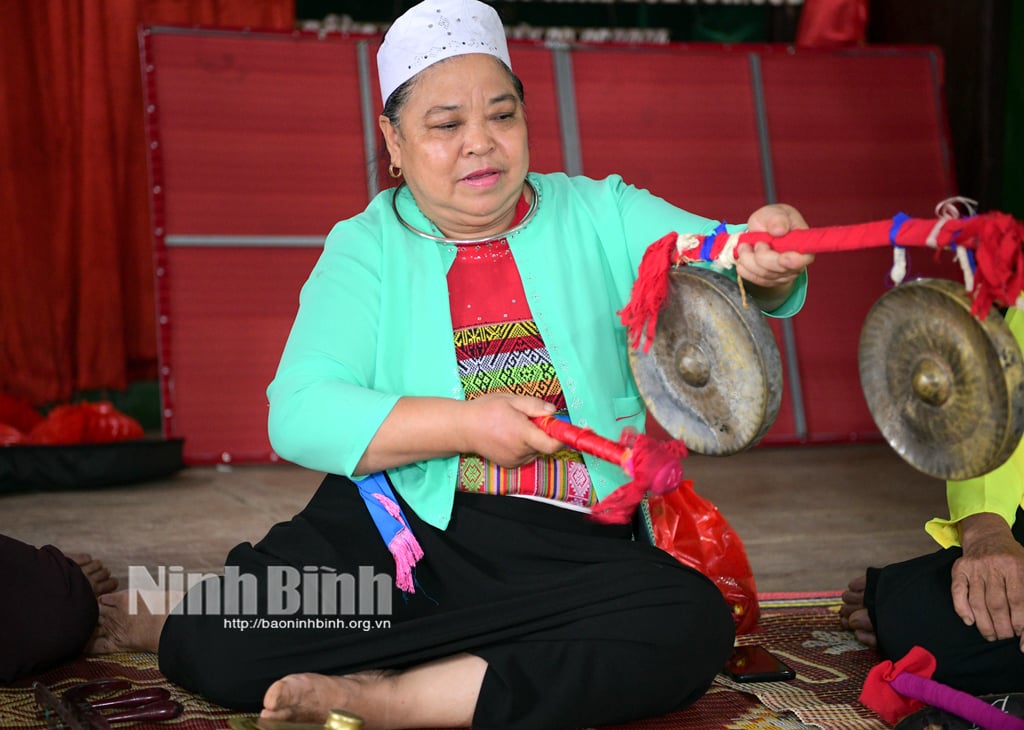 Die Person, die dazu beigetragen hat, die Seele der Muong-Kultur in Quang Lac zu bewahren