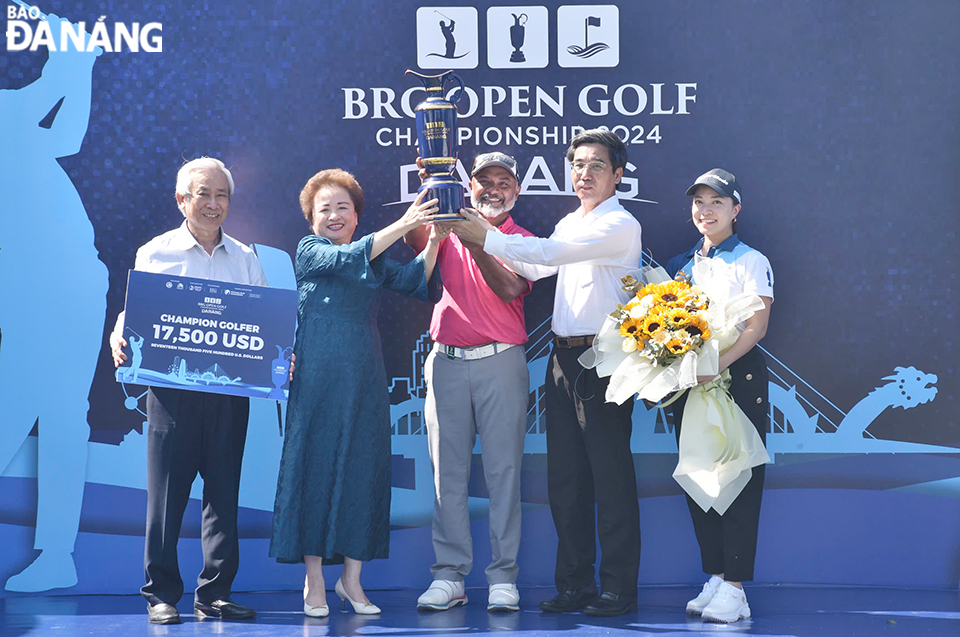 นักกอล์ฟ Rahil Gangjee จากอินเดียคว้าแชมป์ BRG Open Golf Championship Danang 2024