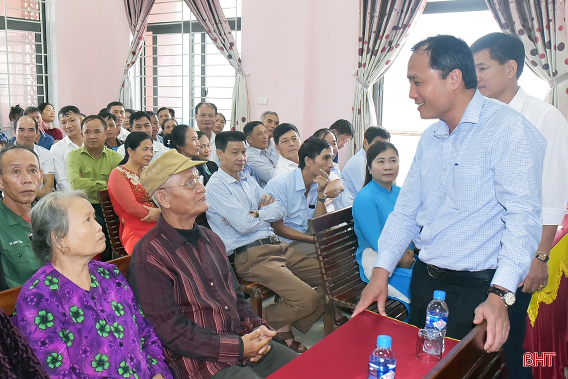 Bí thư Tỉnh ủy chung vui ngày hội đại đoàn kết tại Đức Thọ