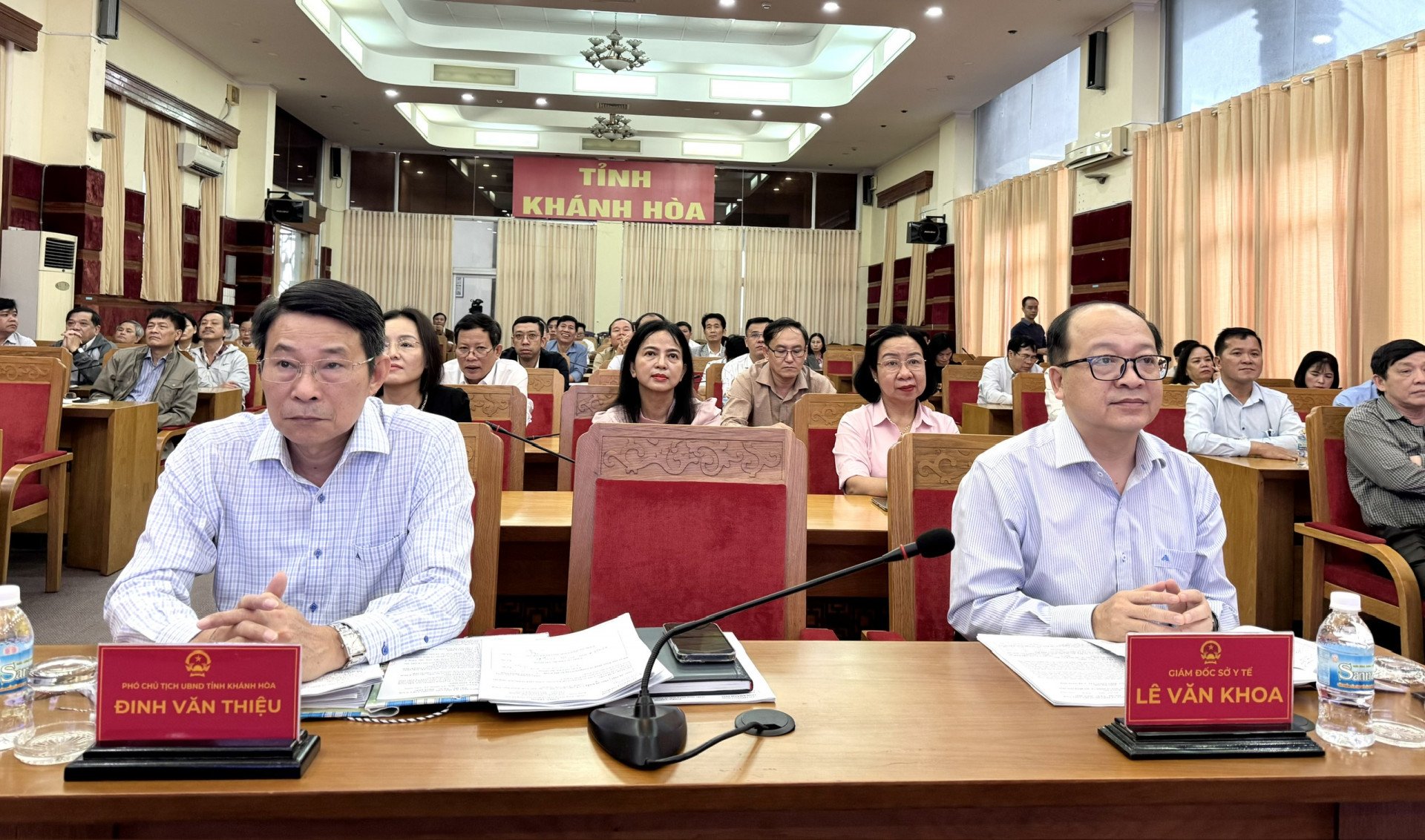 Dinh Van Thieu 동지가 Khanh Hoa 지방 교두보를 주재했습니다.