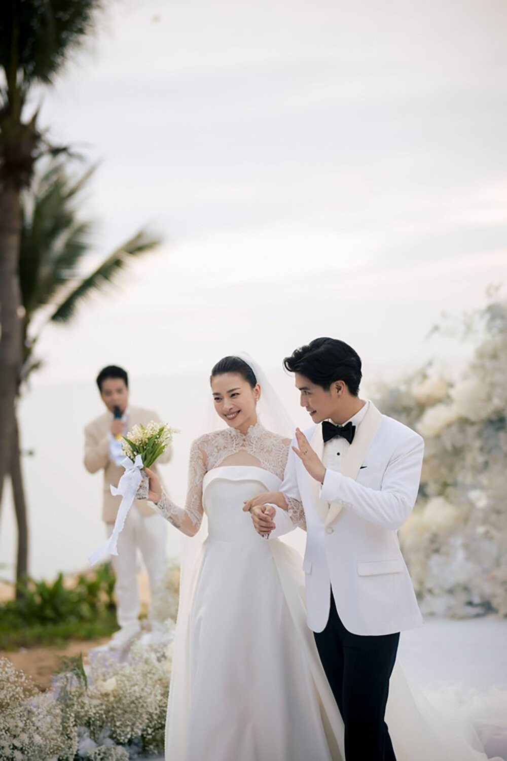 응오 탄 반은 2022년 5월 다낭에서 결혼식을 올릴 예정입니다. 그녀는 10년이 넘는 세월 동안 외로움과 결혼에 대한 여러 가지 오래된 생각들로 기다린 끝에 후이 쩐이 자신의 운명의 상대라고 확신했다고 밝혔습니다.