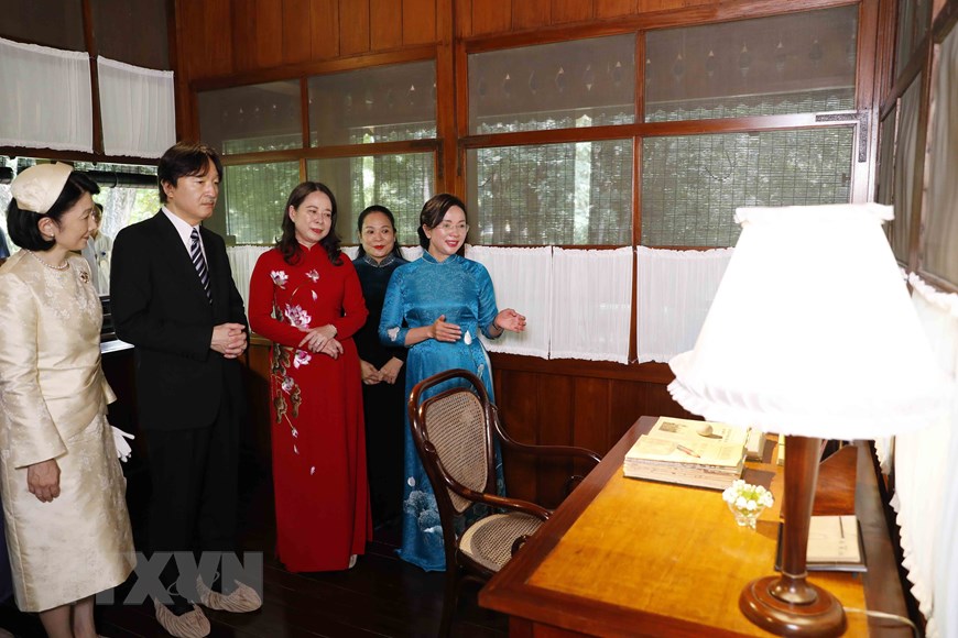 Japanischer Kronprinz und Prinzessin besuchen Reliquienstätte von Präsident Ho Chi Minh
