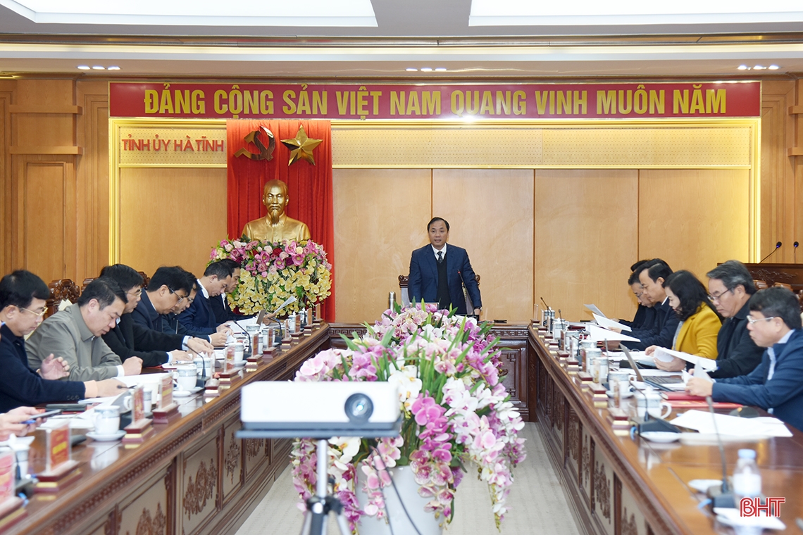 The Standing Committee of Ha Tinh Provincial Party Committee reviews leadership and direction work in 2023