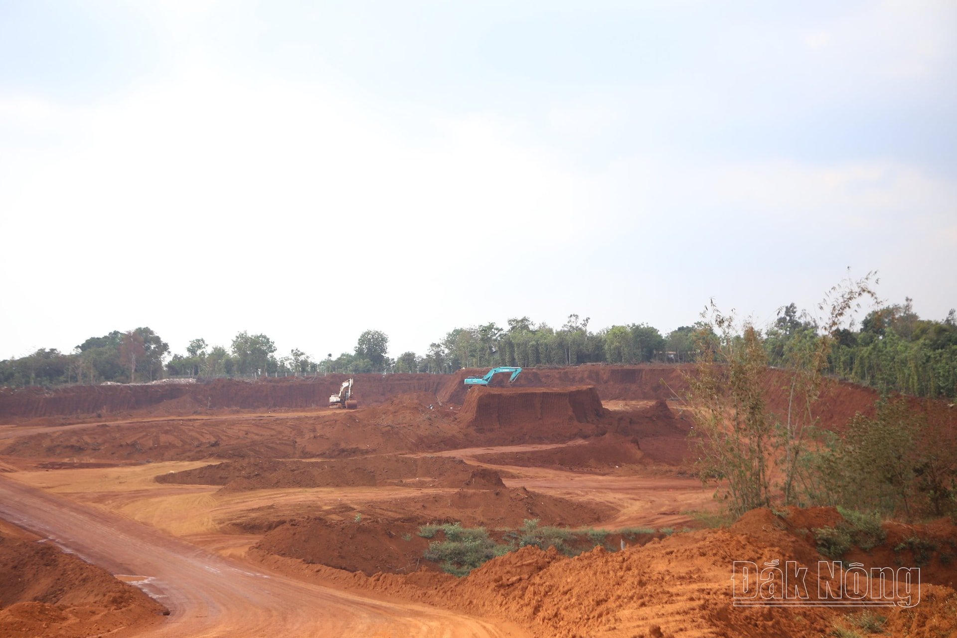 Bauxite ore is widespread, accounting for about 1/3 of the natural area of ​​Dak Nong province.