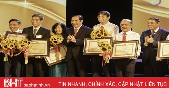 Ha Tinh gewann einen Preis beim National Elderly Singing Festival