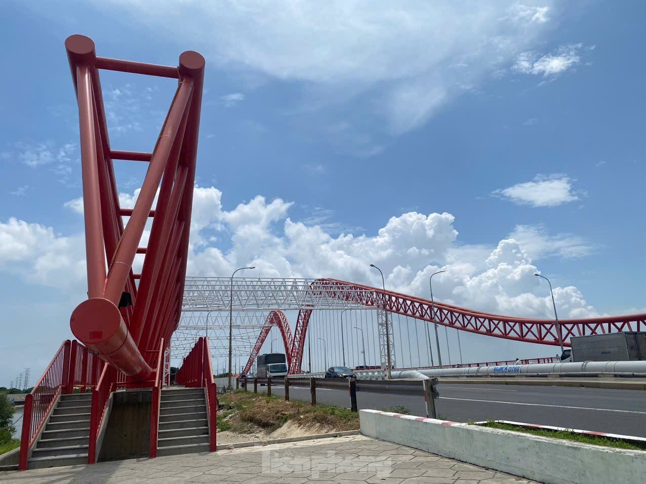 Close-up of the bridge shaped like a seagull spreading its wings in Ba Ria - Vung Tau photo 15