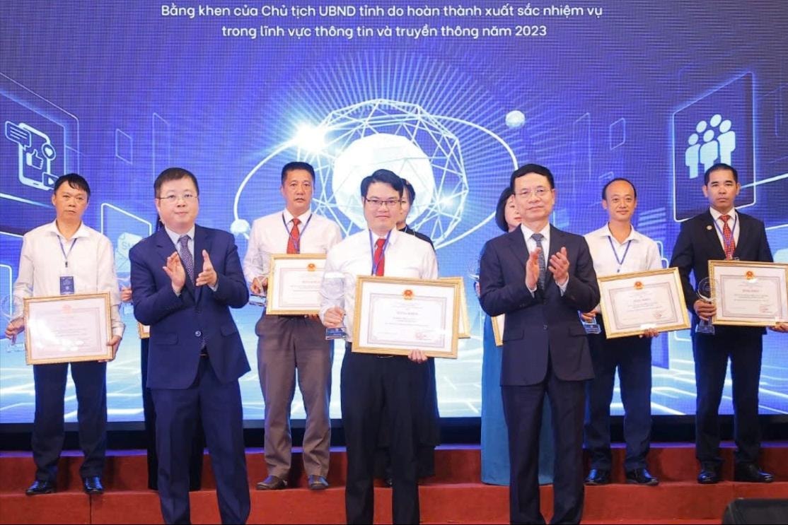 Hai Duong has 2 collectives and individuals honored as typical national information institutions in 2024