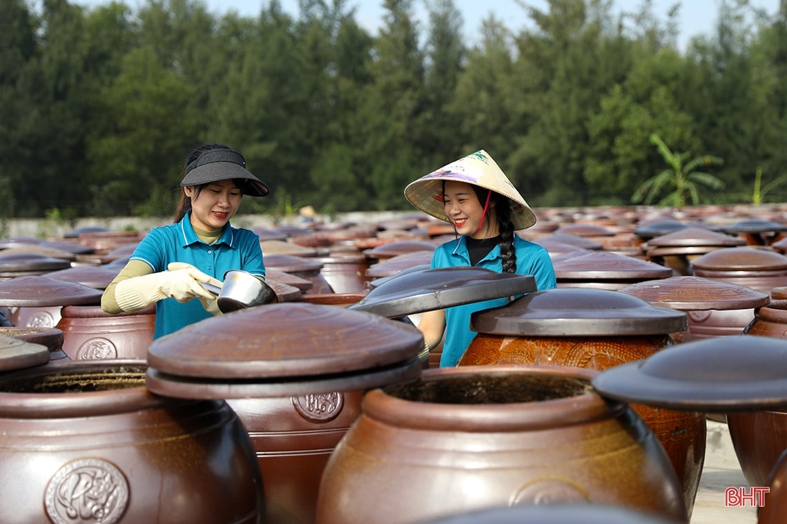 Traditional fish sauce from a coastal village in southern Ha Tinh is a 