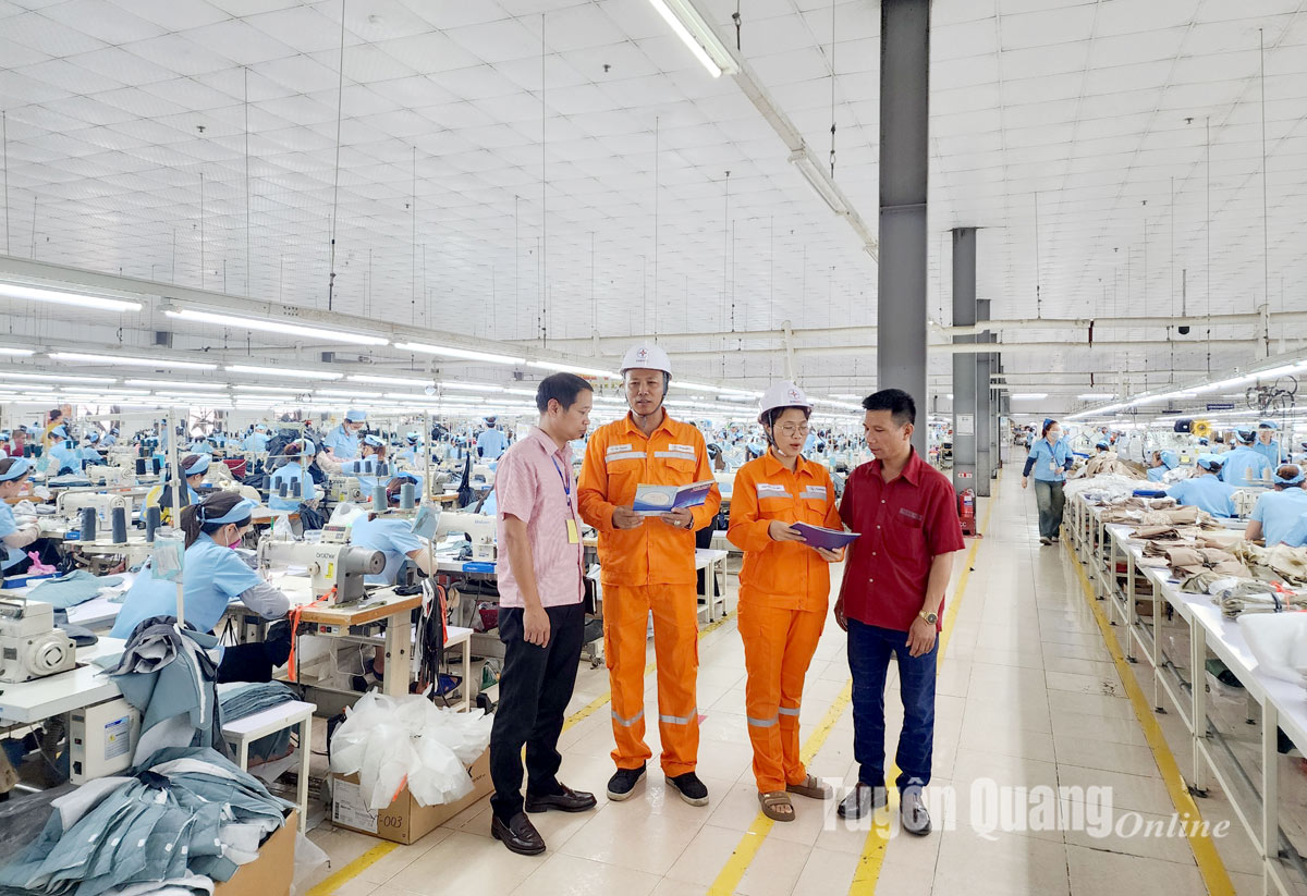 บริษัทไฟฟ้า Tuyen Quang ส่งเสริมการใช้ไฟฟ้าอย่างปลอดภัย มีประสิทธิภาพ และประหยัดในช่วงปลายปี