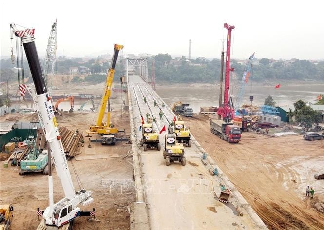 Construction of the new Phong Chau bridge started with an investment of over 630 billion VND