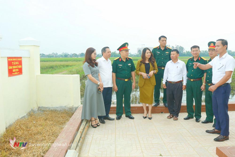 Le Comité de pilotage provincial 2036 inspecte les résultats de la mise en œuvre du projet visant à améliorer la qualité du travail de mobilisation de masse des forces armées dans la ville de Vinh