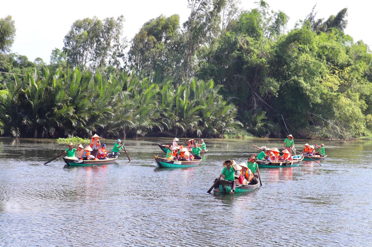 ​ໂຄງການ​ດັ່ງກ່າວ​ໄດ້​ຊ່ວຍ​ສ້າງ​ລາຍ​ຮັບ​ໂດຍ​ກົງ​ໃຫ້​ປະມານ 800 ຄອບຄົວ​ຢູ່​ຕາ​ແສງ Cam Thanh ​ແລະ Cam Kim ຜ່ານ​ການ​ກໍ່ສ້າງ ​ແລະ ພັດທະນາ​ຕົວ​ແບບ​ການ​ດຳລົງ​ຊີວິດ​ແບບ​ຍືນ​ຍົງ ​ໂດຍ​ອີງ​ໃສ່​ການທ່ອງທ່ຽວ​ນິ​ເວດ ​ແລະ ການ​ທ່ອງ​ທ່ຽວ​ຂອງ​ຊຸມ​ຊົນ. ພາບ: Q.T