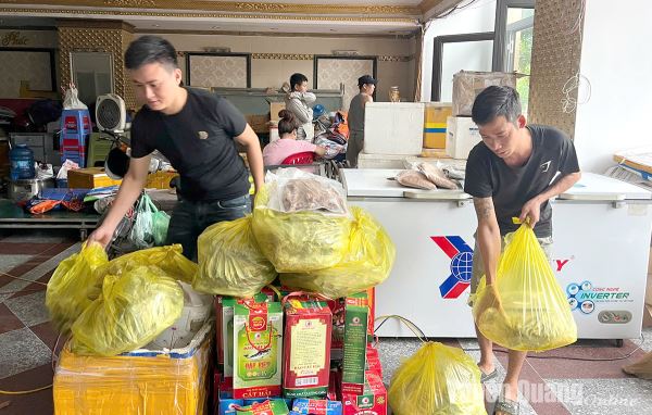 Hỗ trợ di chuyển gần 100 tấn hàng hoá đến nơi an toàn