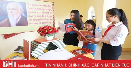 Trao giải Cuộc thi “Tìm hiểu thân thế sự nghiêp Đại danh y Hải Thượng Lãn Ông Lê Hữu Trác”