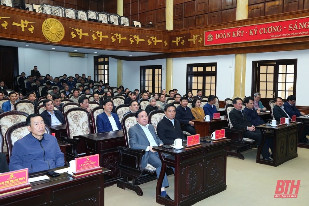 Thanh Hoa Provincial Party Committee donated and supported the second phase of the Campaign to support housing construction for poor households, policy households, and households with housing difficulties.