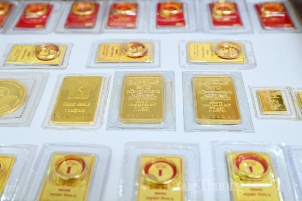 El oro mundial se recupera, los lingotes de oro SJC bajan su precio de compra