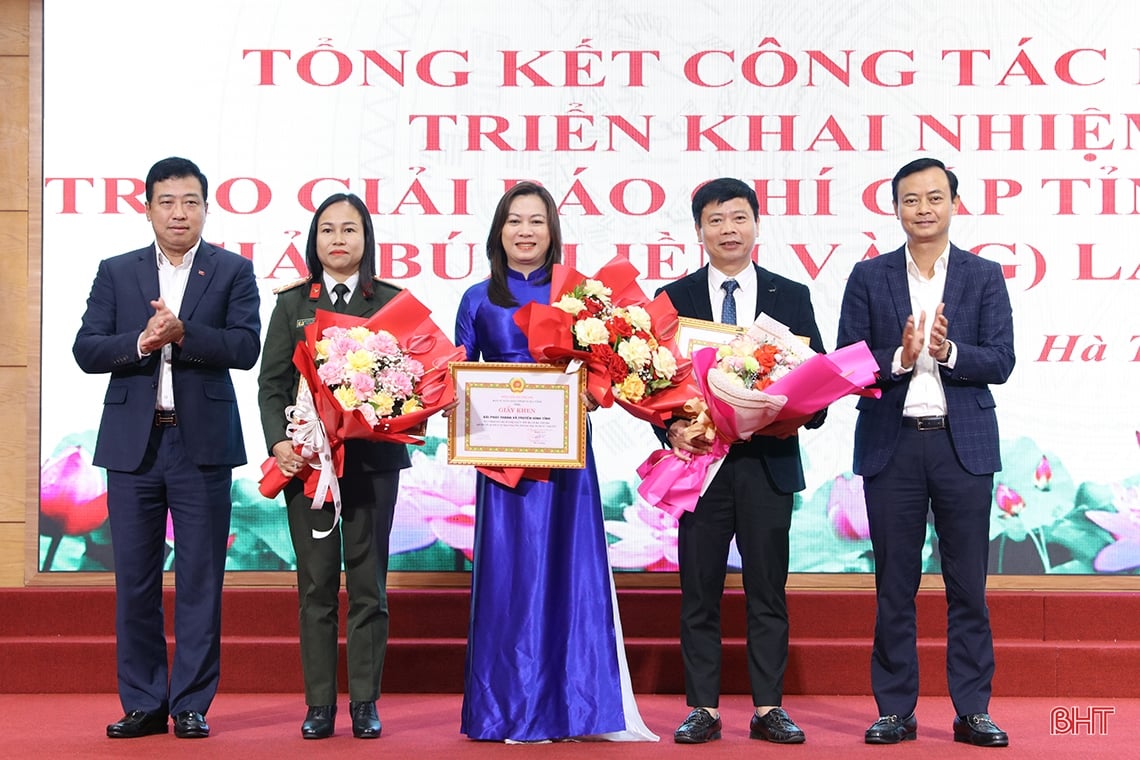 Ha Tinh awarded 27 works that won the 2023 Golden Hammer and Sickle Award