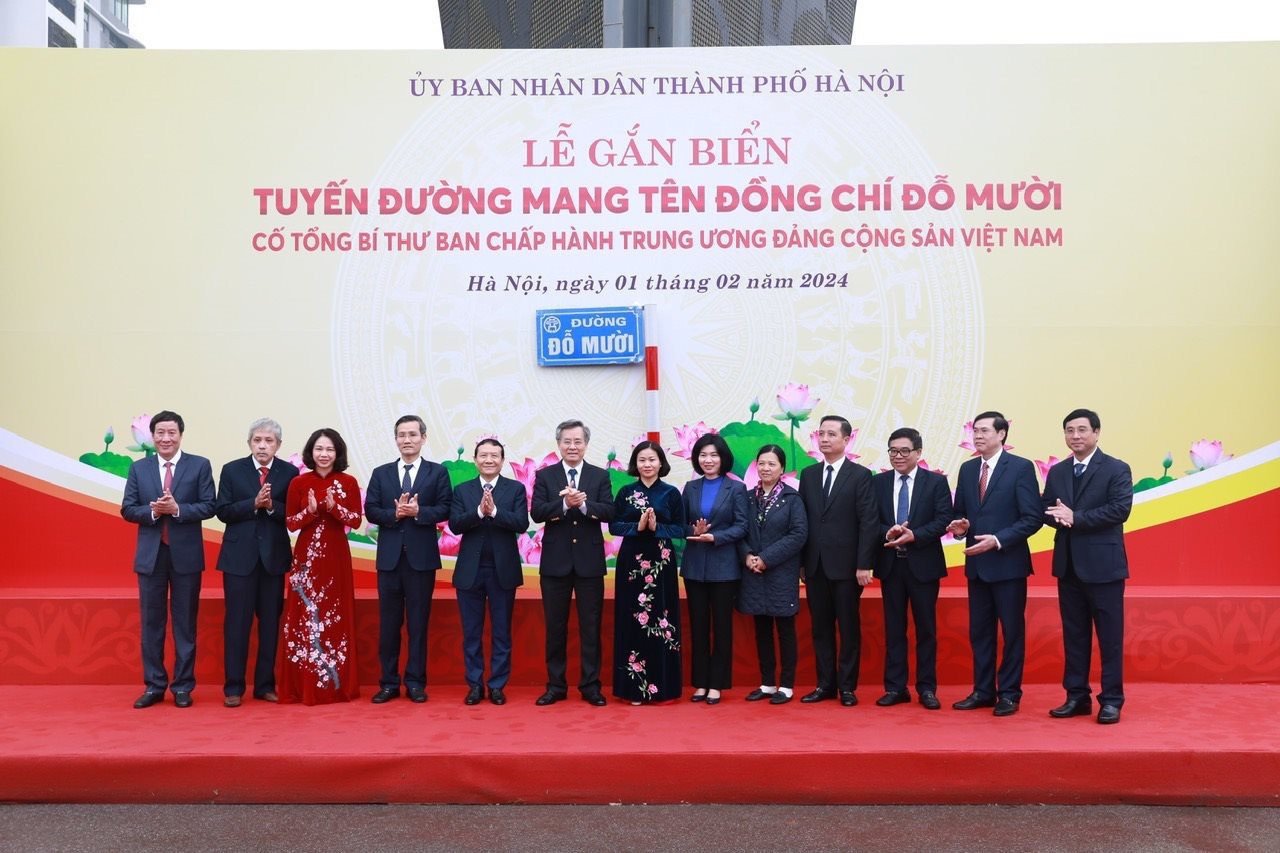Lễ gắn biển tên đường cố Tổng bí thư Đỗ Mười diễn ra sáng 1-2 - Ảnh: UBND TP