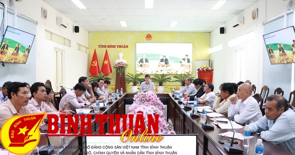 El primer ministro Pham Minh Chinh dialoga con agricultores vietnamitas