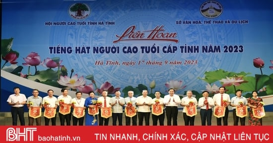 13 groups participate in the 2023 Ha Tinh Province Elderly Singing Festival