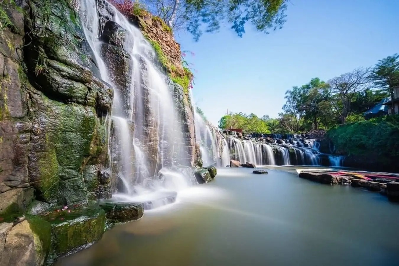 Poetic scenery at Da Han waterfall.