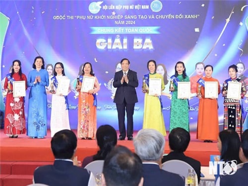 Homenaje a dos proyectos de mujeres de Ninh Thuan sobre empresas emergentes innovadoras y transformación ecológica en todo el país