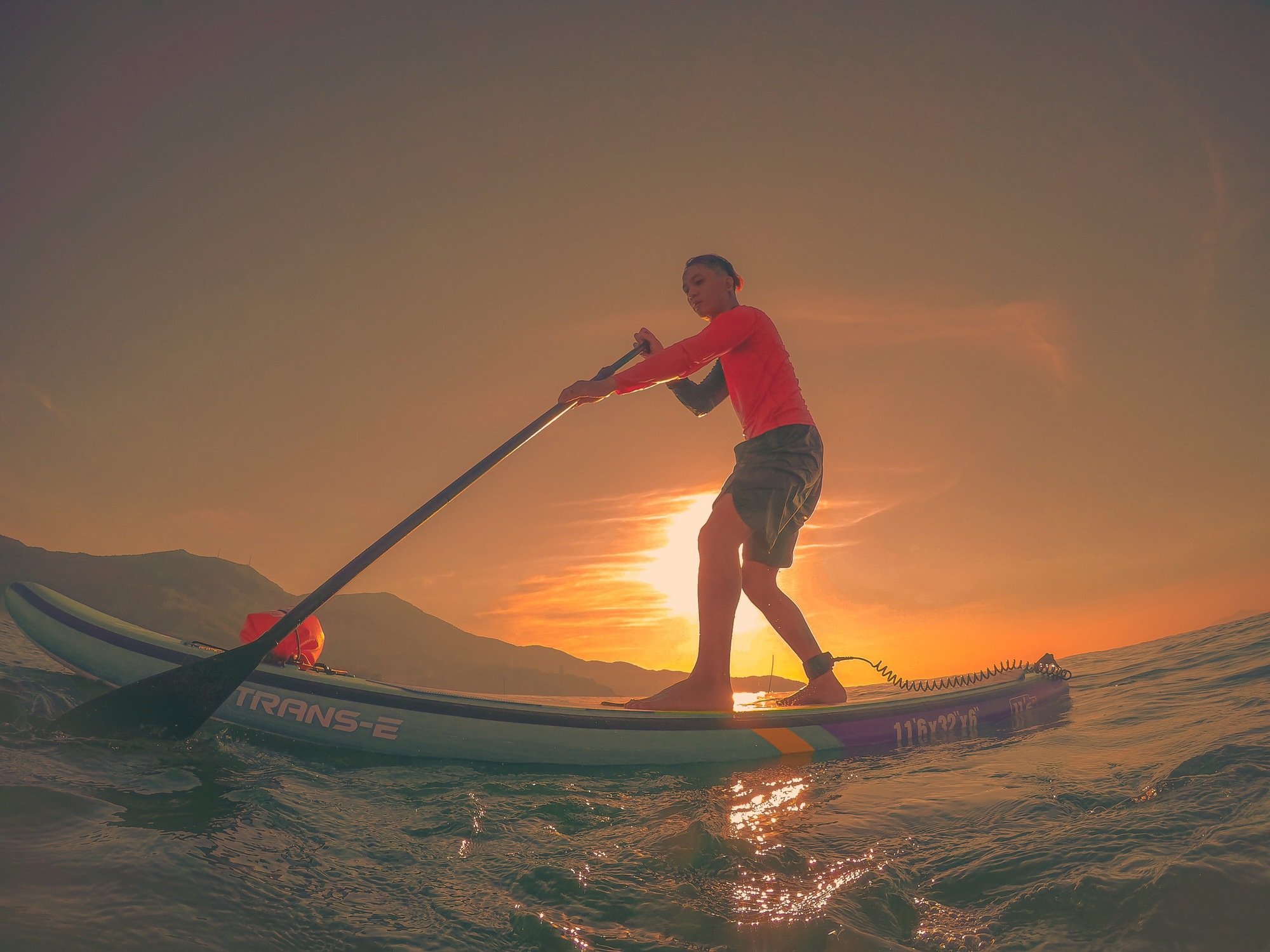 SUP, saltos acuáticos, disfruta del verano en Hon Sup en la playa de Da Nang