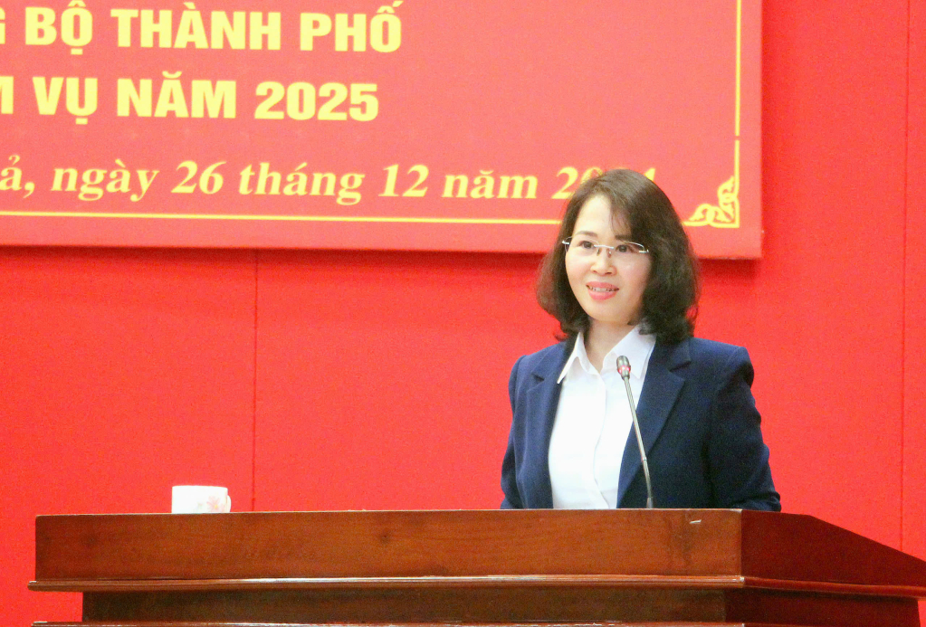 สหาย Trinh Thi Minh Thanh รองเลขาธิการคณะกรรมการพรรคประจำจังหวัด ประธานสภาประชาชนจังหวัด กล่าวสุนทรพจน์