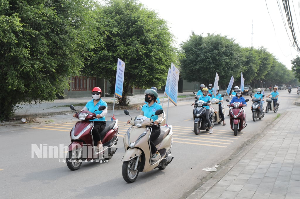 Thành phố Ninh Bình huyện Kim Sơn ra quân tuyên truyền vận động nhân dân tham gia BHYT BHXH tự nguyện