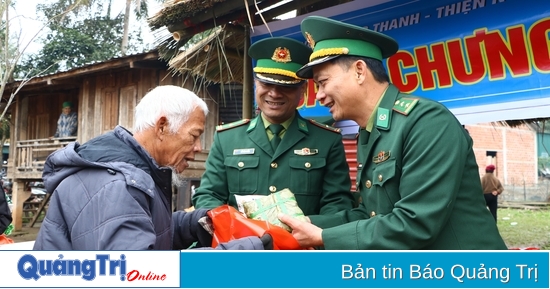 Presenting 200 million in Tet gifts to people in border areas