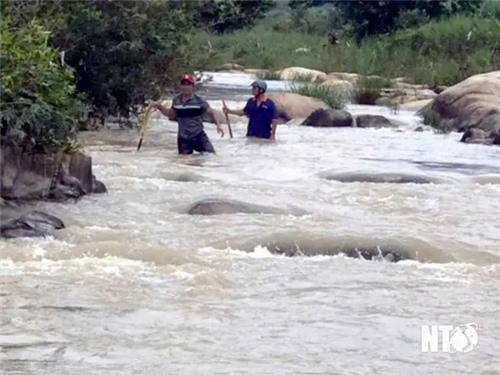 Bodies of 3 victims swept away by flood found in Lam Son commune (Ninh Son)