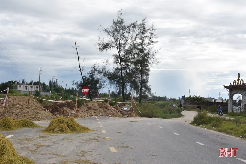 Dangereux sur les routes inachevées en raison de problèmes d'acquisition de terrains à Loc Ha