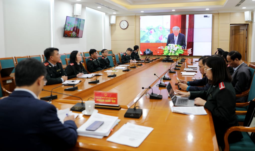 Meeting scene at Quang Ninh online bridge