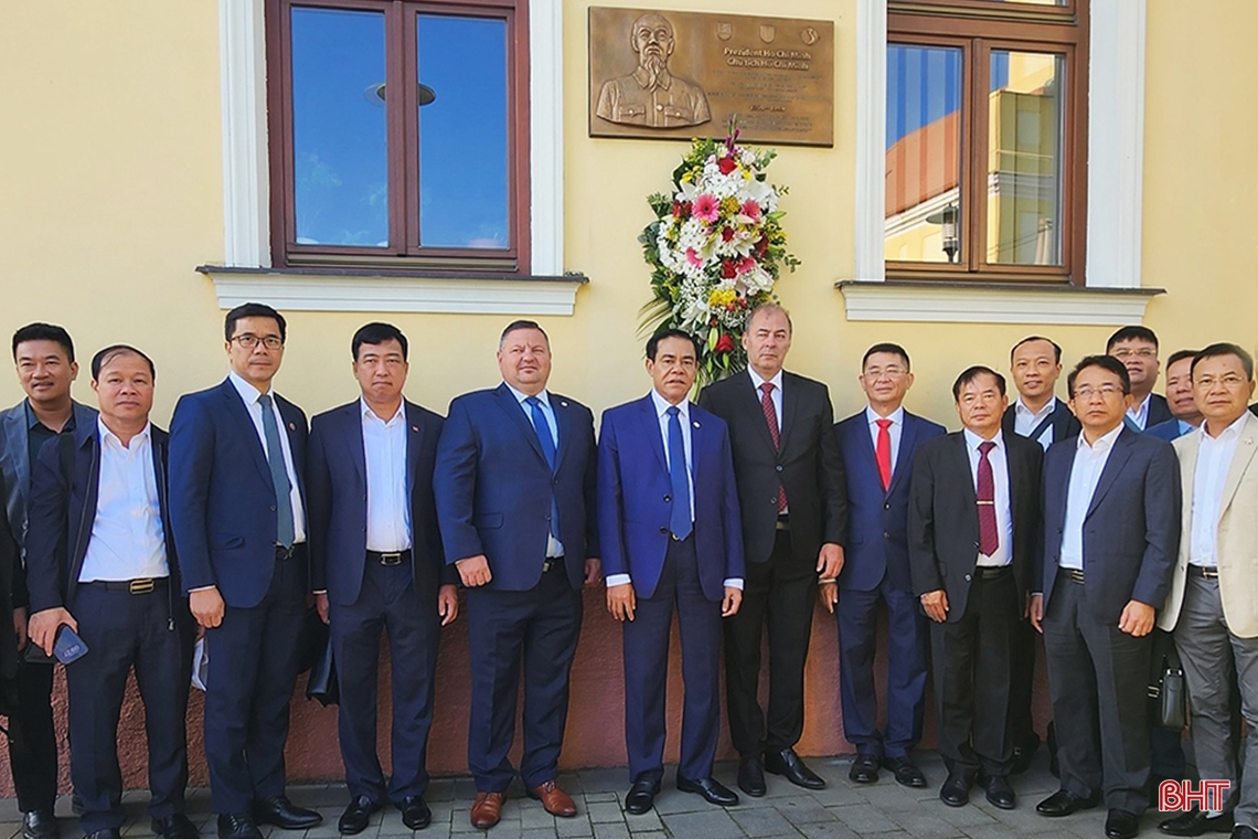 La delegación de Ha Tinh visita el lugar donde se conservan numerosas reliquias del presidente Ho Chi Minh en Eslovaquia